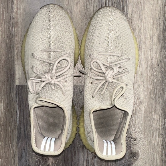 Yeezy Boosts 350 - Picture 9 of 10